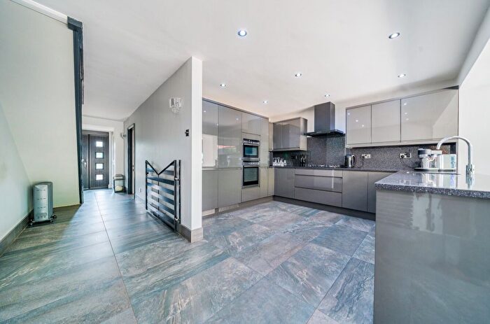 6 Bedroom Town House For Sale In Footscray Road, New Eltham, SE9
