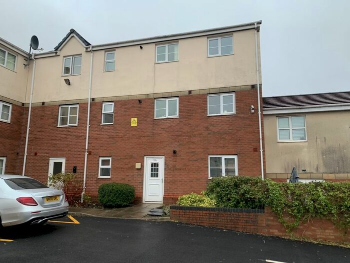 2 Bedroom Flat To Rent In Blueberry Avenue, Manchester M40