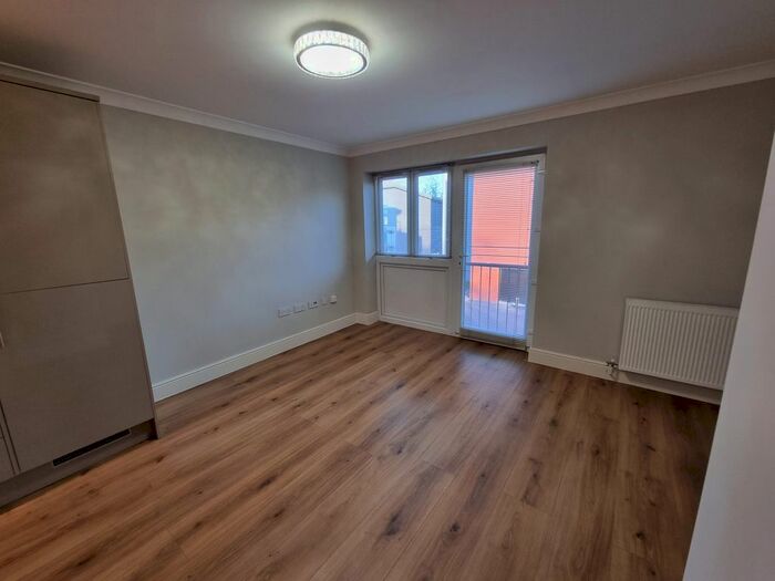 2 Bedroom Flat To Rent In Dwight Road, Watford WD18