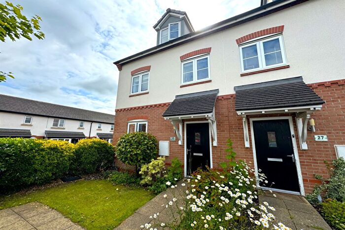 3 Bedroom End Of Terrace House To Rent In Severn Way, Holmes Chapel, Crewe, CW4