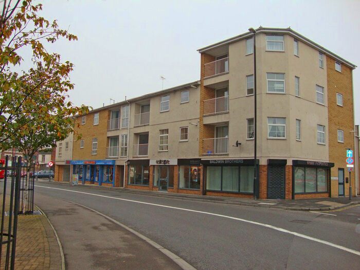 2 Bedroom Flat To Rent In Holbrook Way, Swindon SN1