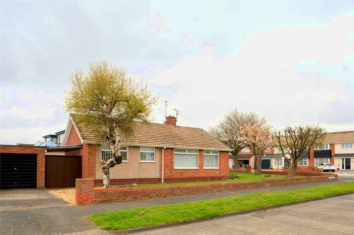 3 Bedroom Bungalow To Rent In Kendal Avenue, Cullercoats, North Shields, Tyne & Wear, NE30