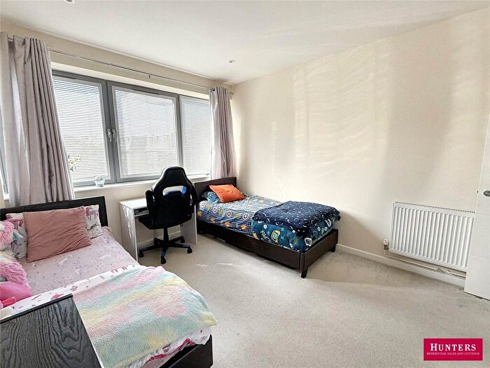 2 Bedroom Apartment For Sale In Station Road, Barnet, EN5
