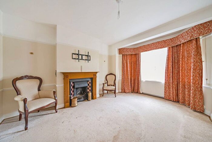 4 Bedroom Terraced House To Rent In Princes Gardens, Acton, London, W3