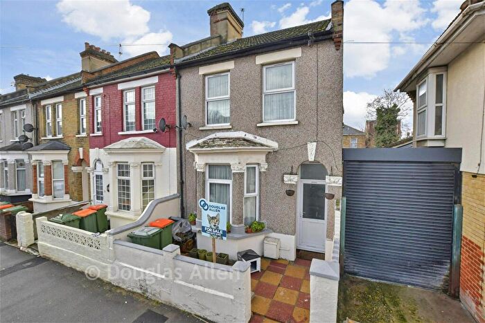 3 Bedroom End Of Terrace House For Sale In Beauchamp Road, London, E7