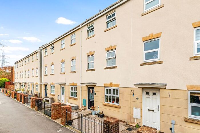 4 Bedroom Terraced House For Sale In Badgers Way, Weston Village - Wow Kitchen!, BS24