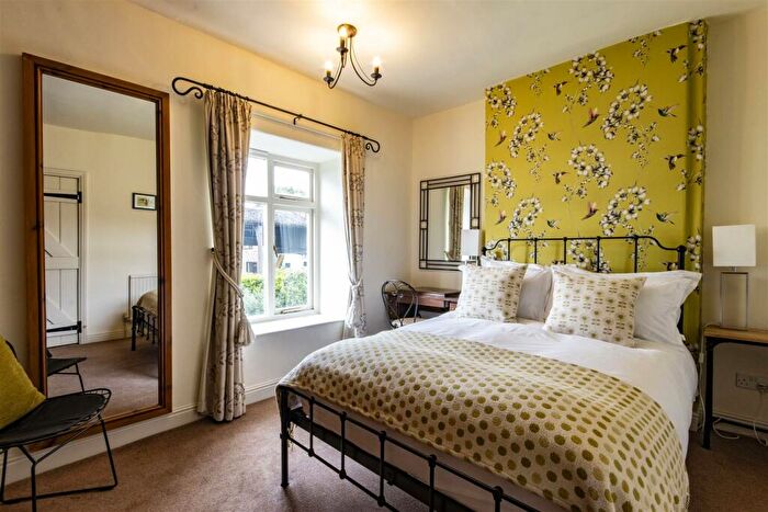 3 Bedroom Cottage For Sale In Quarry Lane, Alton, Chesterfield, S42