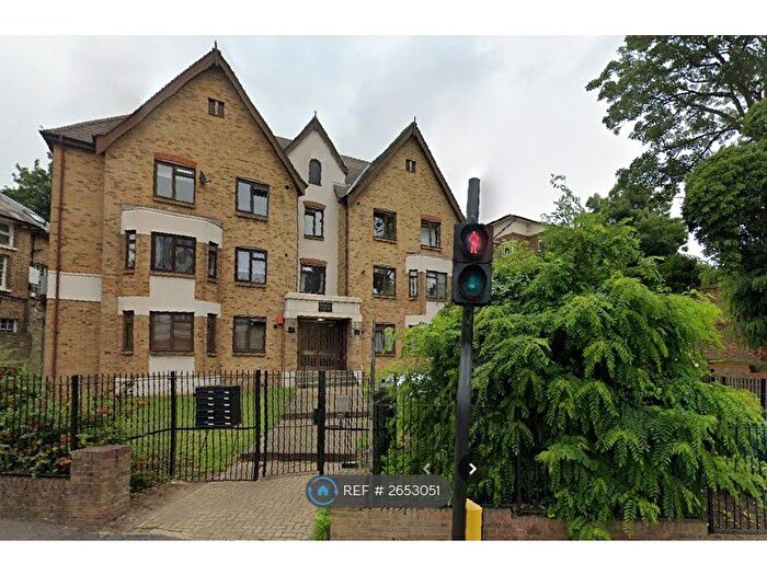 2 Bedroom Flat To Rent In Dukes Court, London, SE13