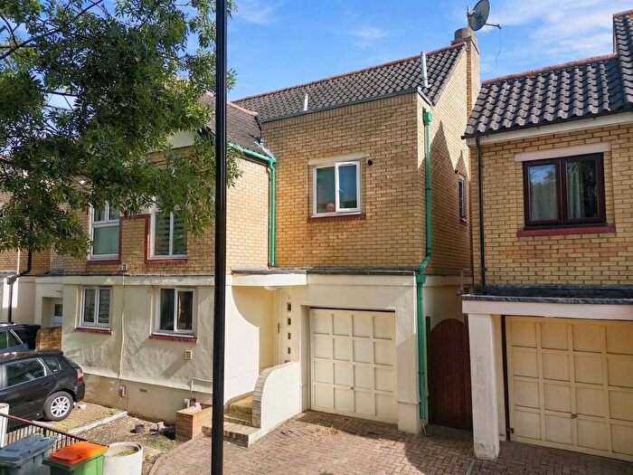 3 Bedroom Property For Sale In Redstart Close, Beckton, E6
