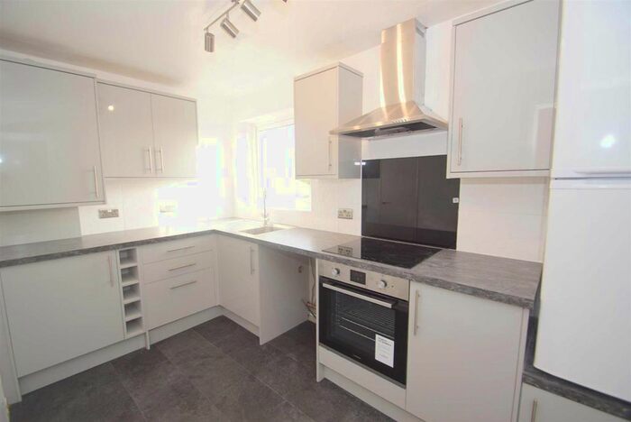 2 Bedroom Flat To Rent In Wensleydale Court, Stainbeck Lane, Leeds, LS7