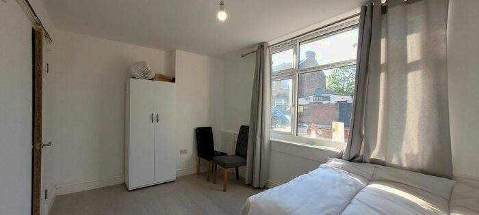 1 Bedroom Flat To Rent In St. Marys Road, Ilford, IG1