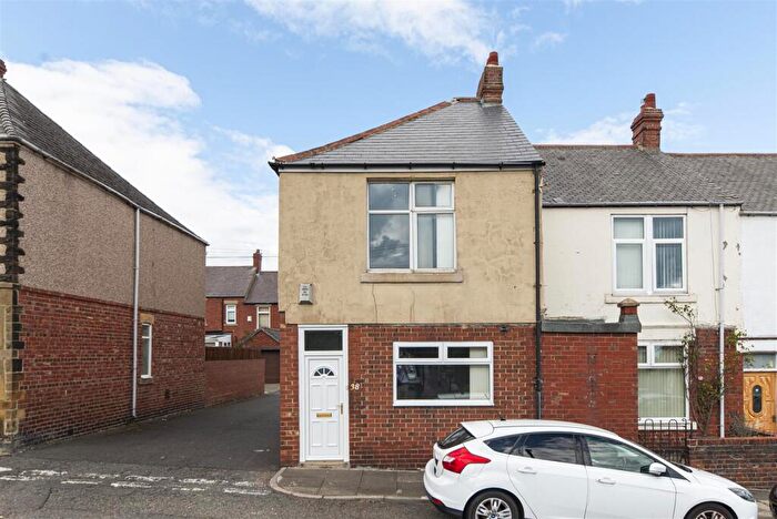 2 Bedroom End Of Terrace House For Sale In Nursery Lane, Felling, Gateshead, NE10