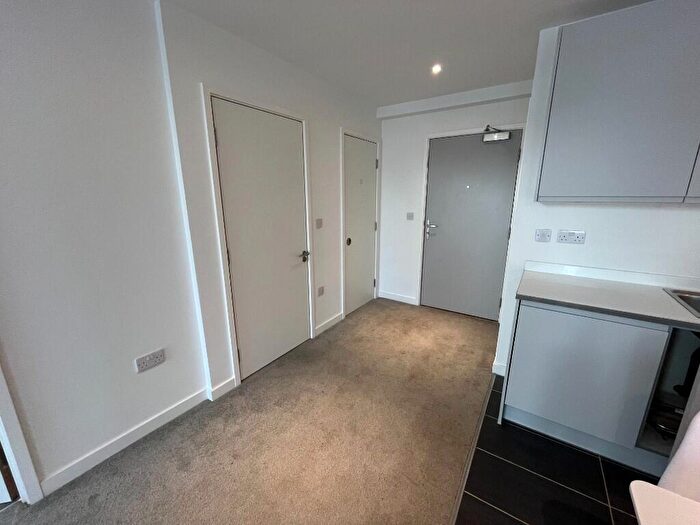 2 Bedroom Flat To Rent In Boundary Lane, Manchester, Greater Manchester, M15