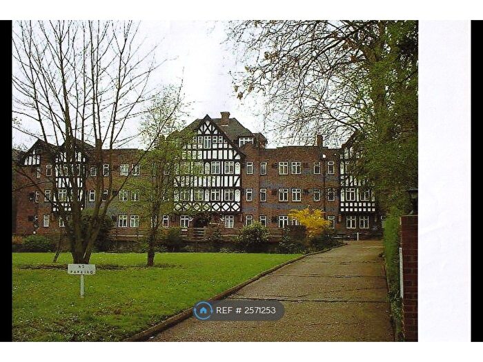 Studio To Rent In Brixton Hill, London, SW2