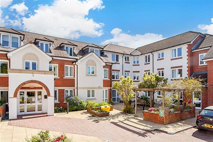 1 Bedroom Flat For Sale In Kings Road, Horsham, West Sussex, RH13