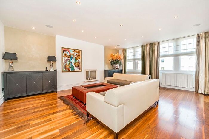 3 Bedroom Flat To Rent In Queen's Gate, South Kensington, SW7