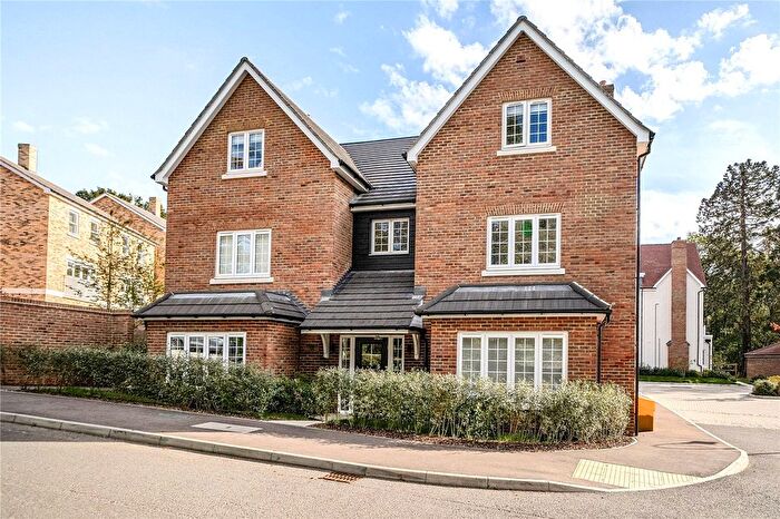 2 Bedroom Flat For Sale In Merrileas Drive, Oxshott, Leatherhead, KT22