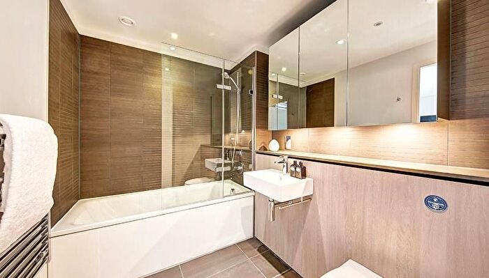 3 Bedroom Flat To Rent In Merchant Square, Paddington, London, W2