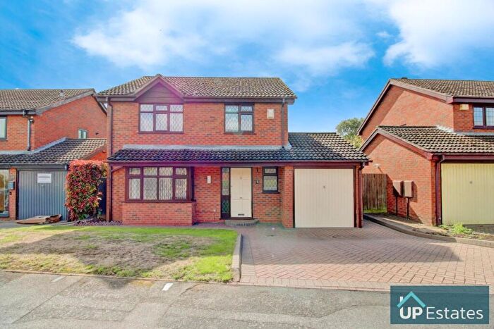 3 Bedroom Detached House For Sale In Larkfield Way, Allesley Green, Coventry, CV5