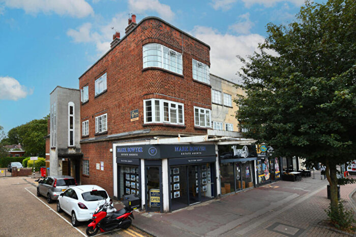 3 Bedroom Flat For Sale In Byron Mansions, Upminster, Essex, RM14
