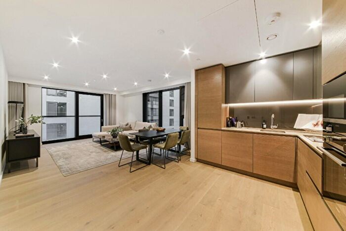 2 Bedroom Apartment To Rent In George Street, London, E14