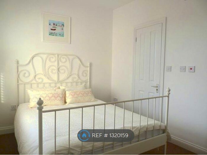 1 Bedroom Flat To Rent In Vicarage Farm Road (77Vfr3), Hounslow TW3