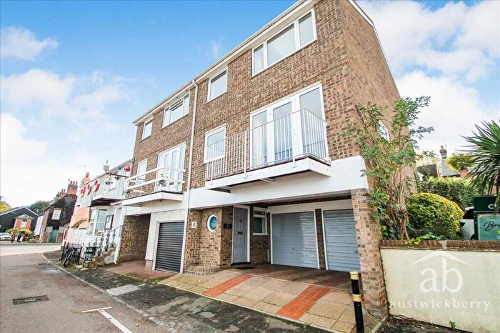 3 Bedroom Town House To Rent In Quay Street, Manningtree, Manningtree, CO11