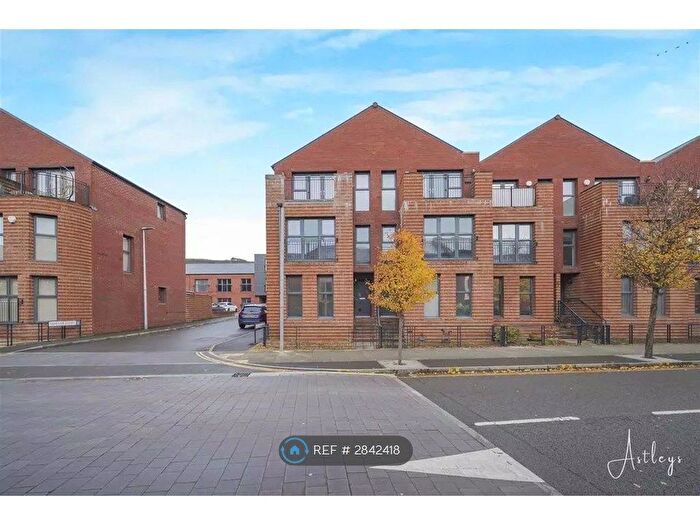 3 Bedroom Terraced House To Rent In Langdon Road, Swansea, SA1