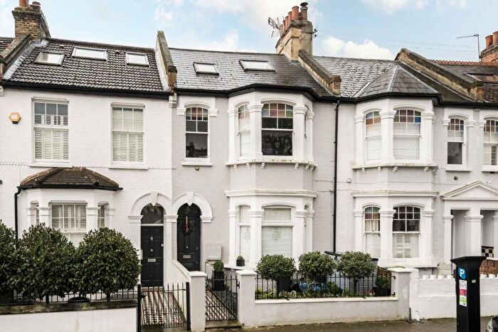 3 Bedroom Flat To Rent In Laitwood Road, Balham, SW12