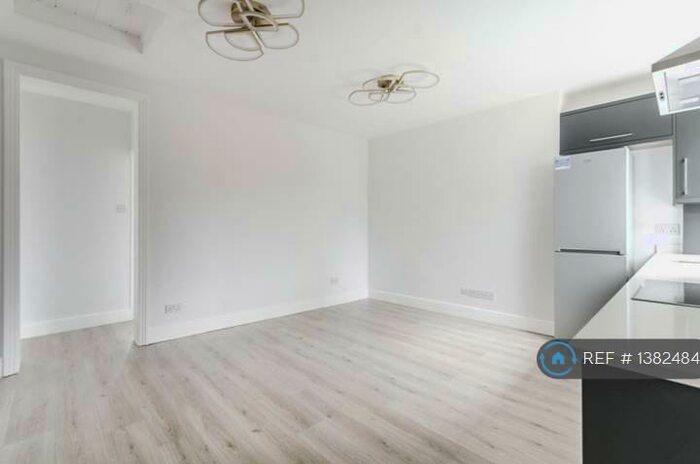 3 Bedroom Flat To Rent In Bedford House, London, NW1