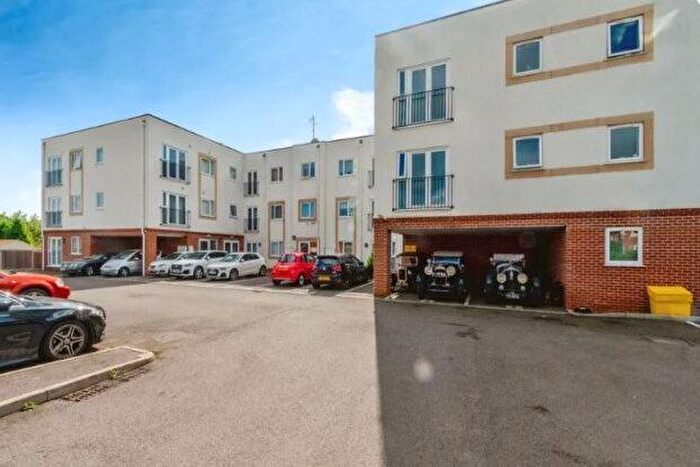 2 Bedroom Flat To Rent In Lichfield Road, Willenhall, WV12