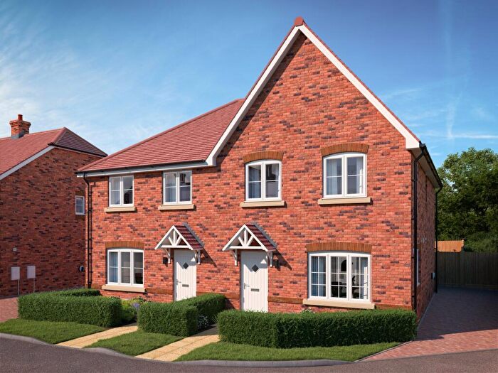 3 Bedroom Semi-Detached House For Sale In Woodview Chase, Medstead, Alton, Hampshire, GU34