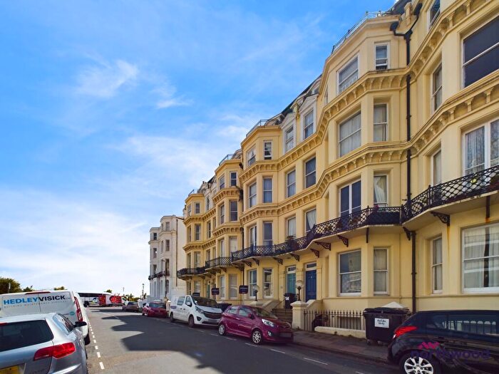 2 Bedroom Flat For Sale In Queens Gardens, Eastbourne, BN21