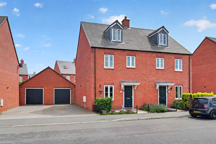 4 Bedroom Semi Detached House For Sale In Holdenby Drive, Raunds, NN9