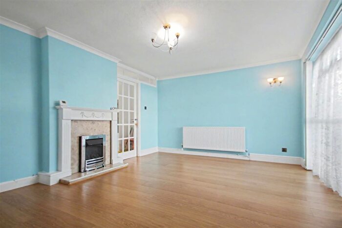 4 Bedroom Semi-Detached House To Rent In Orwell Close, Raunds, Wellingborough, NN9