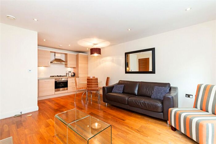 2 Bedroom Apartment To Rent In Clerkenwell Road, London, EC1M