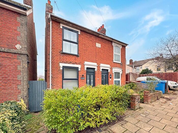 2 Bedroom Semi Detached House To Rent In North Hill Road, Ipswich, IP4