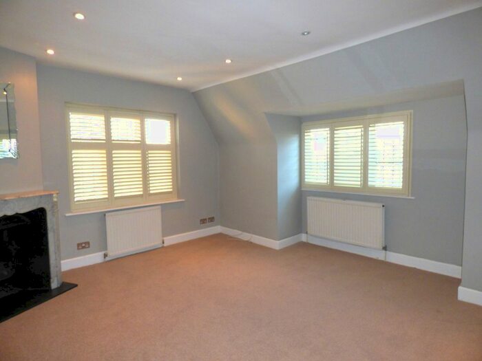 2 Bedroom Flat To Rent In Gloucester Court, Links Road, West Acton, W3