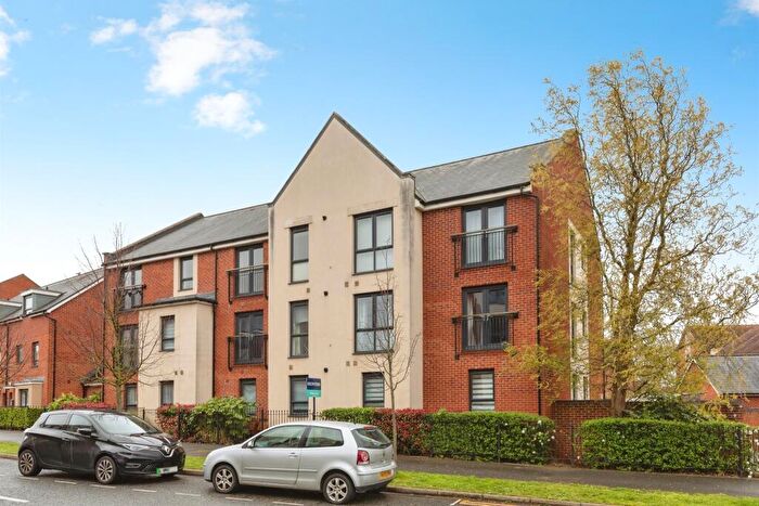 2 Bedroom Flat For Sale In Jenner Boulevard, Emersons Green, Bristol, BS16