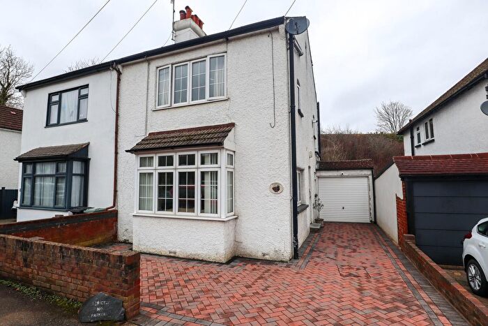 3 Bedroom Semi Detached House For Sale In Chipstead Valley Road, Coulsdon, CR5