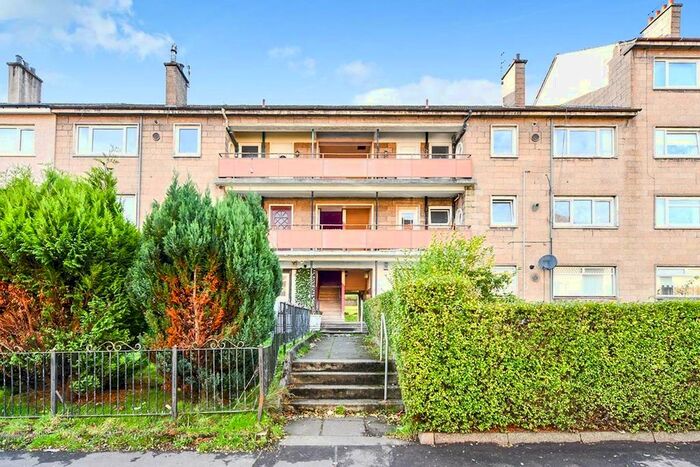 3 Bedroom Flat To Rent In Nethercairn Road, Glasgow, Lanarkshire G43