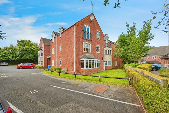 2 Bedroom Flat For Sale In Mulberry Drive, Lichfield, WS13