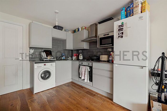 1 Bedroom Flat To Rent In Grosvenor Park Road, London, E17