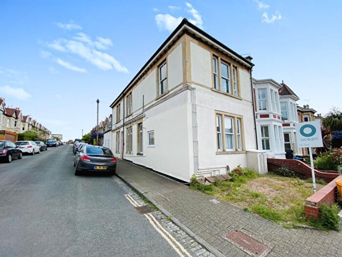 2 Bedroom Apartment To Rent In Halsbury Road - Westbury Park, BS6