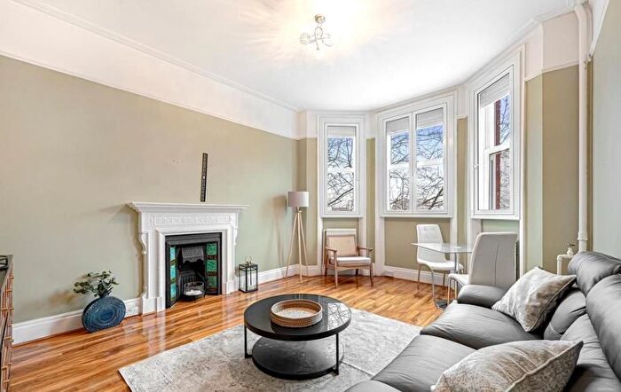 2 Bedroom Flat To Rent In Montagu Mansions, Marylebone, London, W1U