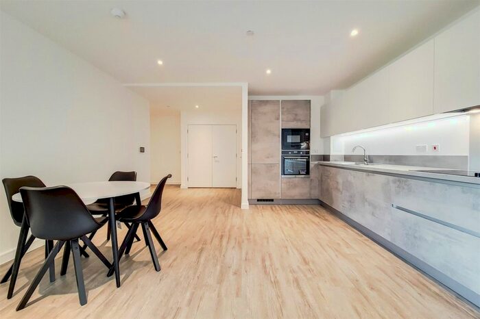 2 Bedroom Flat To Rent In Fresh Wharf Road, Barking, Essex IG11