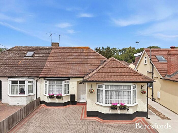 2 Bedroom Bungalow For Sale In St. Marys Lane, Upminster, RM14
