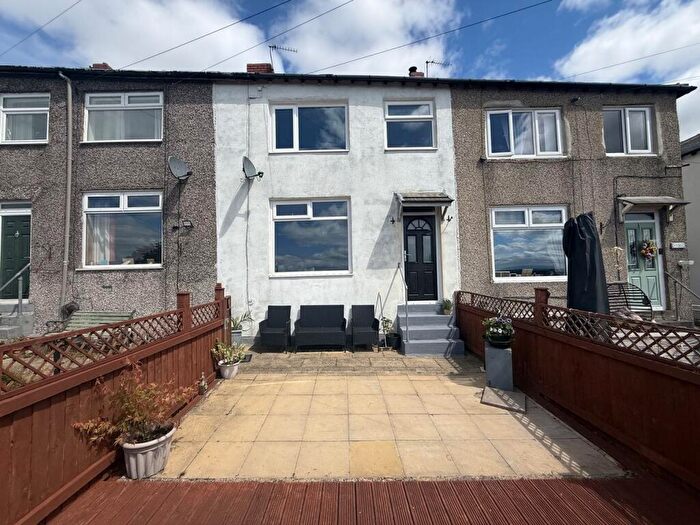3 Bedroom Town House For Sale In Plane Tree Nest, Halifax, Calderdale, HX2