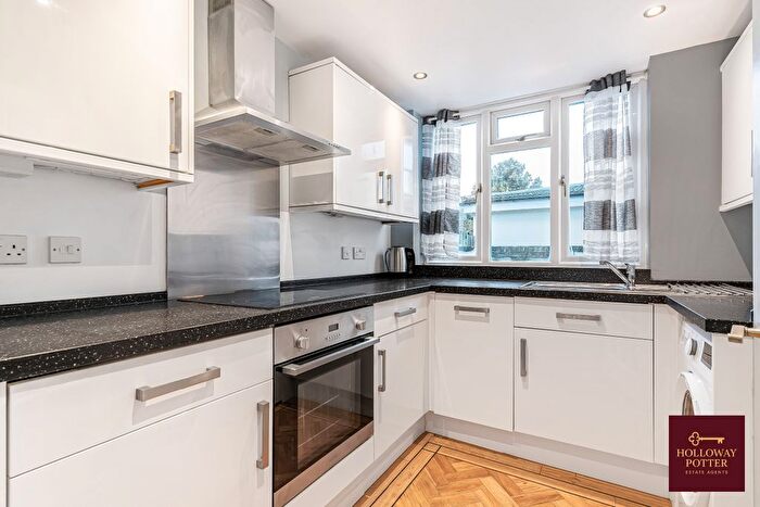 2 Bedroom Maisonette To Rent In Ashburton Road, Addiscombe, CR0