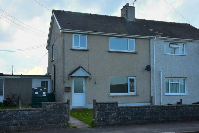 3 Bedroom Semi-Detached House For Sale In Trewern, SA44